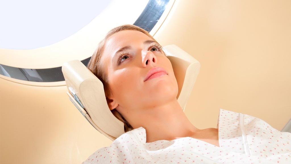 Tomografía Cráneo con Contraste