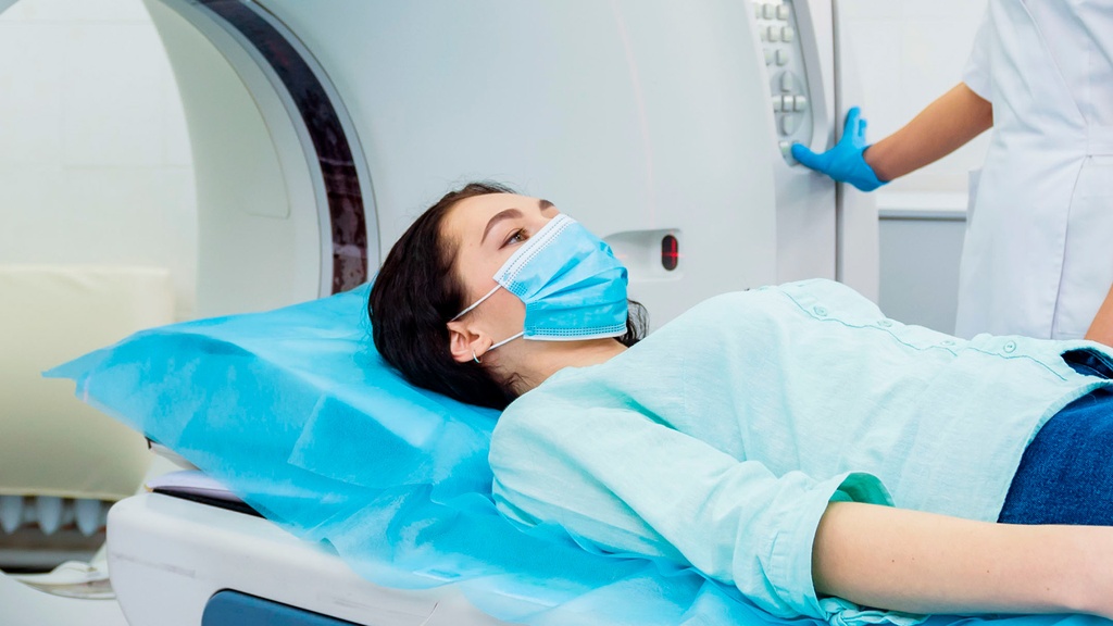 Tomografía Columna 2 Región con Contraste